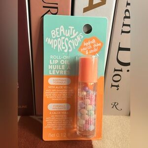 ✨ New ✨ Roll-On Lip Oil With Aloe Vera ✨